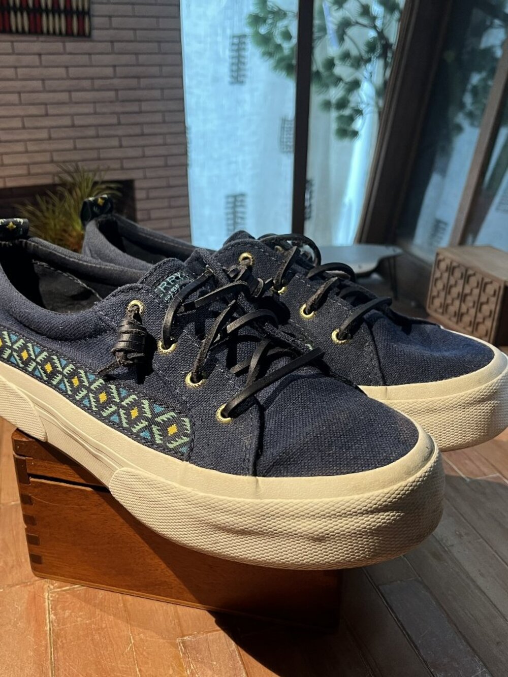 Sperry Navy sneakers size 9